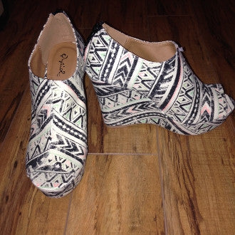 Aztec Pattern Canvas Wedge Online now