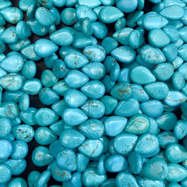 Natural Blue Turquoise Howlite Gemstone Beads - Beautiful 18mm Teardrop Shape for Jewelry Making and Crafts - Full Strand 10  For Sale